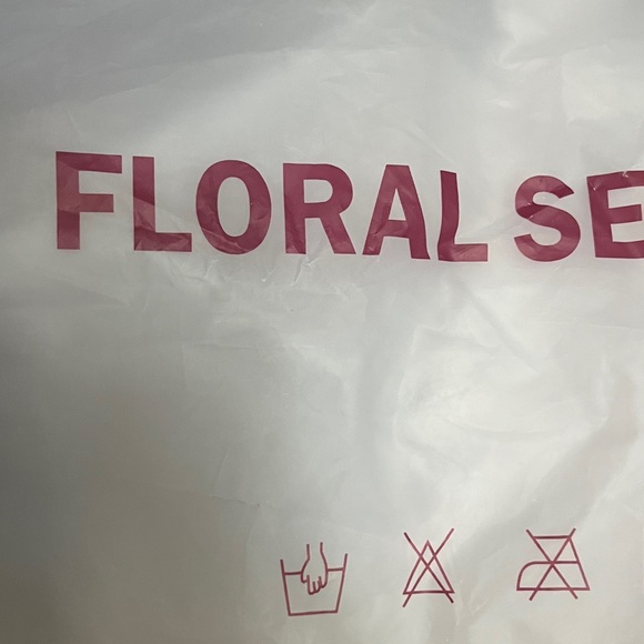 Floral Lace Bralette in Light Gray - Picture 6 of 8